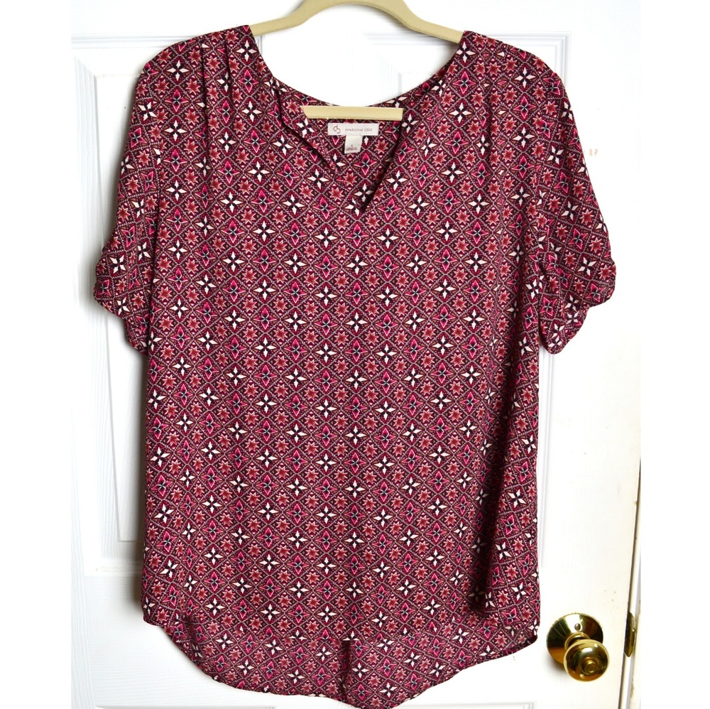 DB Est in 1962 Maroon star pattern top